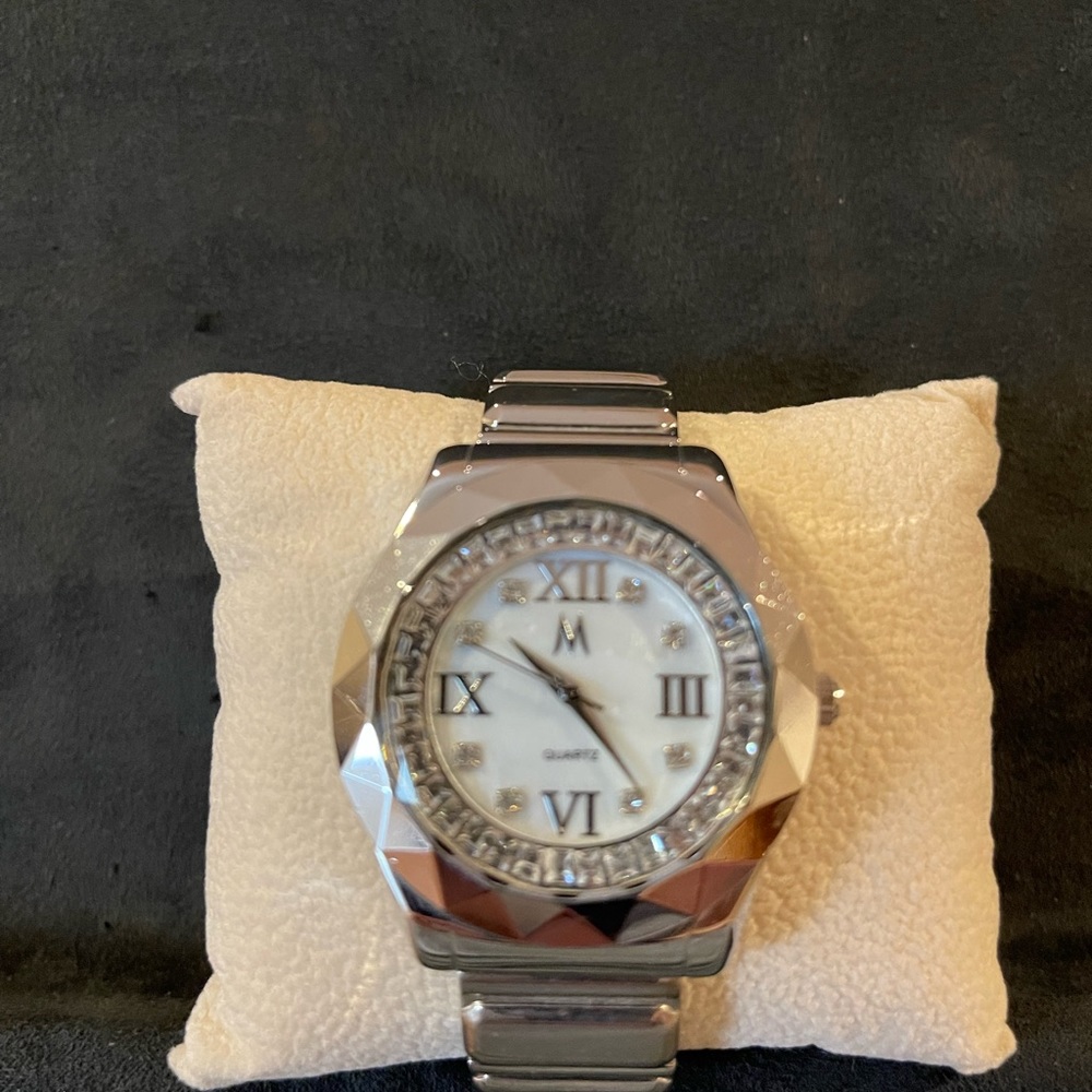 Melania wrist watch silver with rhinestones and pearl face